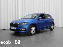 Blå (race blue metallic) Ny 2025 Skoda Fabia Halvkombi | 273 100 kr (Marknadspris)
