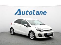 Vit Begagnad 2015 Kia Rio Halvkombi | 139 900 kr (Lite dyr)