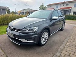 Mörkgrå (grå) Begagnad 2018 VW Golf Alltrack Kombi | 119 900 kr (Marknadspris)