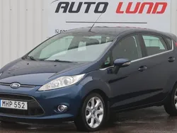 Blå (blåmetallic) Begagnad 2012 Ford Fiesta Titanium Halvkombi | 69 900 kr (Marknadspris)