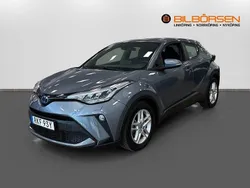 Grå Begagnad 2022 Toyota C-HR Active SUV | 279 900 kr (Marknadspris)