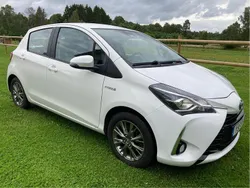Vit Begagnad 2018 Toyota Yaris Hybrid Active Halvkombi | 129 000 kr (Bra pris)