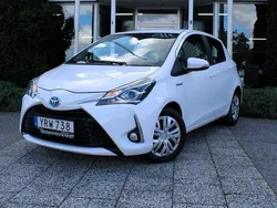 Vit Begagnad 2017 Toyota Yaris Hybrid Active Halvkombi | 74 900 kr (Marknadspris)