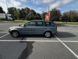 Blå Begagnad 2009 Volvo V50 Kinetic Kombi | 29 000 kr (Bra pris)
