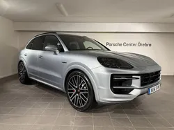 Silver (dolomite silver metallic) Ny 2025 Porsche Cayenne S E-Hybrid SUV | 1 729 200 kr (Dyr)