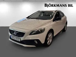 Vit Begagnad 2014 Volvo V40 CC Summum Kombi | 159 000 kr (Marknadspris)