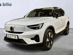Ljusblå (blå) Begagnad 2023 Volvo XC40 Plus SUV | 439 900 kr