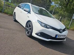 Vit Begagnad 2018 Toyota Auris Hybrid Edition Kombi | 174 000 kr (Marknadspris)