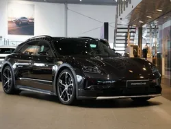 Svart Begagnad 2024 Porsche Taycan Cross Turismo Sedan | 1 095 000 kr