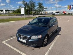 Blå Begagnad 2010 Volvo V50 Momentum Kombi | 59 900 kr (Marknadspris)