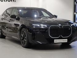 Svart Begagnad 2024 BMW M760e Comfort Edition Sedan | 1 195 000 kr