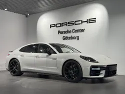 Grå (grey) Ny 2025 Porsche Panamera 4 Sedan | 1 947 000 kr