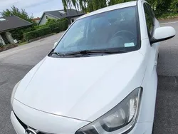 Vit Begagnad 2015 Hyundai i20 Halvkombi | 89 000 kr (Marknadspris)