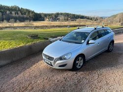 Grå Begagnad 2011 Volvo V60 Momentum Kombi | 47 000 kr (Marknadspris)