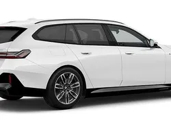 Vit (alpine white) Ny 2025 BMW 530e M Sport Kombi | 709 500 kr (Bra pris)