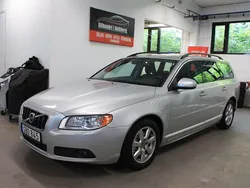Ljusgrå (grå) Begagnad 2012 Volvo V70 Momentum Kombi | 114 900 kr (Marknadspris)