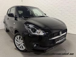 Svart (super black pearl metallic) Begagnad 2022 Suzuki Swift Halvkombi | 179 900 kr (Marknadspris)
