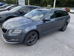 Grå Begagnad 2018 Skoda Octavia Kombi | 239 000 kr