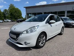 Vit Begagnad 2014 Peugeot 208 Halvkombi | 59 900 kr