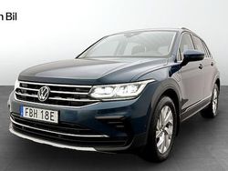 Mörkblå (nightshade blue metallic) Begagnad 2023 VW Tiguan Elegance SUV | 329 900 kr (Marknadspris)
