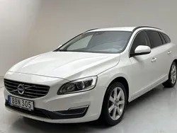 Vit Begagnad 2018 Volvo V60 Momentum Kombi | 146 000 kr (Marknadspris)