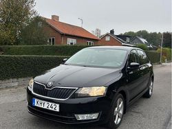 Svart Begagnad 2014 Skoda Rapid Halvkombi | 70 000 kr