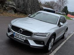 Begagnad 2021 Volvo V60 CC Momentum Kombi | 195 000 kr (Marknadspris)