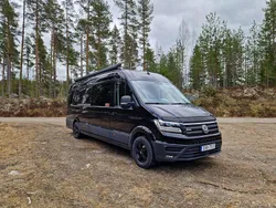 Svart Begagnad 2022 VW Crafter Van | 779 000 kr