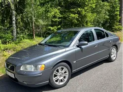 Grå Begagnad 2006 Volvo S60 Kinetic Sedan | 35 000 kr (Bra pris)