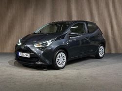 Mörkgrå (grå) Begagnad 2020 Toyota Aygo Halvkombi | 139 200 kr (Marknadspris)