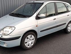 Ljusgrå (grå) Begagnad 2001 Renault Scénic Minibuss | 29 500 kr