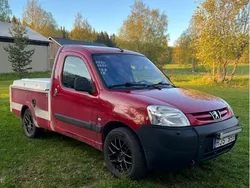 Röd Begagnad 2007 Peugeot Partner Minibuss | 17 000 kr (Bra pris)