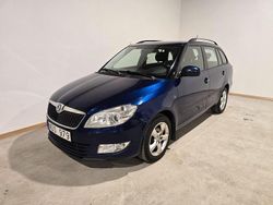 Mörkblå (blå) Begagnad 2013 Skoda Fabia Elegance Halvkombi | 49 500 kr (Marknadspris)