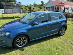 Blå Begagnad 2017 VW Polo R-line Halvkombi | 116 000 kr (Marknadspris)