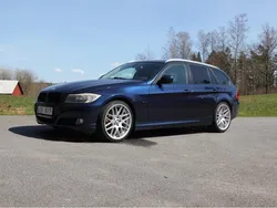 Blå Begagnad 2011 BMW 320 Comfort Edition Kombi | 72 000 kr (Marknadspris)
