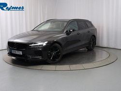 Grå (platinum grey metallic) Begagnad 2025 Volvo V60 Plus Kombi | 489 900 kr (Marknadspris)