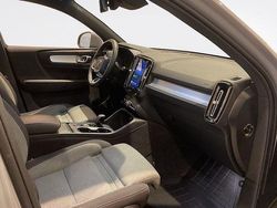 Grå Begagnad 2023 Volvo XC40 Core SUV | 339 000 kr (Marknadspris)