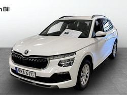 Vit Begagnad 2024 Skoda Kamiq Selection SUV | 259 900 kr (Marknadspris)
