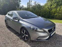 Grå Begagnad 2016 Volvo V40 Momentum Kombi | 135 000 kr (Marknadspris)