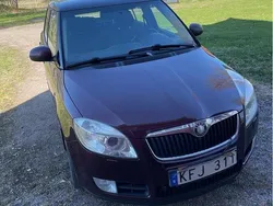 Brun Begagnad 2010 Skoda Fabia Halvkombi | 22 000 kr (Marknadspris)