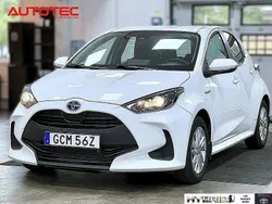Vit Begagnad 2020 Toyota Yaris Hybrid Active Halvkombi | 202 500 kr (Marknadspris)