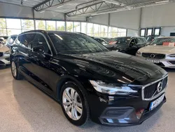 Svart Begagnad 2021 Volvo V60 Momentum Kombi | 234 900 kr (Marknadspris)