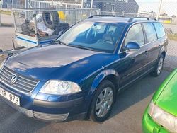 Mörkblå (blå) Begagnad 2004 VW Passat Kombi | 24 900 kr (Dyr)