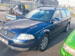 Mörkblå (blå) Begagnad 2004 VW Passat Kombi | 24 900 kr (Dyr)