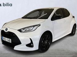 Vit Begagnad 2022 Toyota Yaris Hybrid Halvkombi | 229 900 kr (Marknadspris)