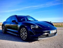 Svart Begagnad 2021 Porsche Taycan Cross Turismo Sedan | 679 000 kr (Marknadspris)