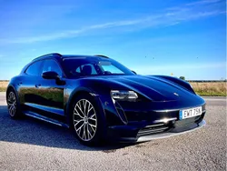 Svart Begagnad 2021 Porsche Taycan Cross Turismo Sedan | 679 000 kr (Marknadspris)