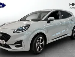 Grå (grey) Ny 2024 Ford Puma ST-Line SUV | 282 900 kr (Marknadspris)
