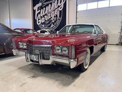 Rödmetallic Begagnad 1971 Cadillac Fleetwood Sedan | 169 000 kr