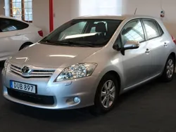 Silver Begagnad 2011 Toyota Auris Plus Halvkombi | 89 900 kr (Marknadspris)